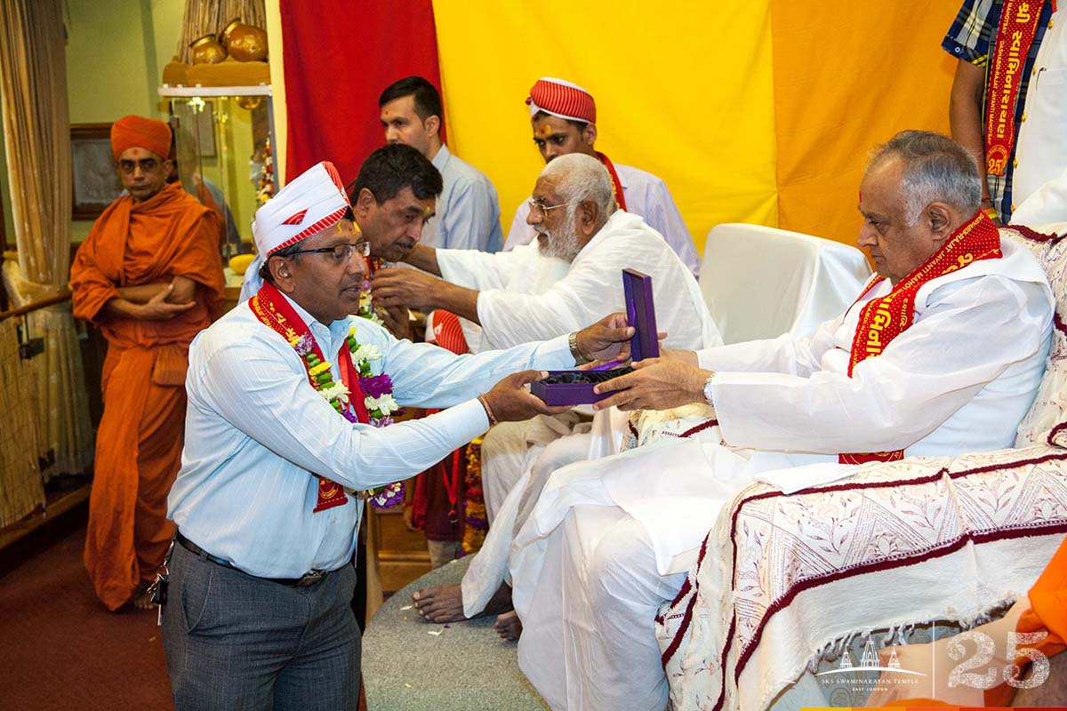 ©1987-2017 SKS Swaminarayan Temple East London